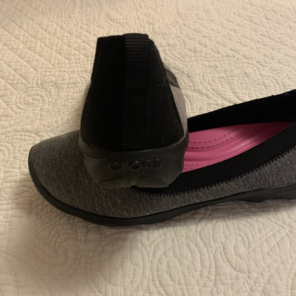 CROCS Women's Business Day Stretch Skimmer Gray and Black Flats - Picture 4 of 9